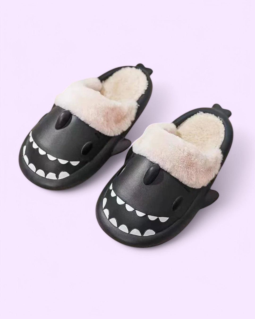 MiniFins™ – Sandálias de tubarão fofas e aconchegantes para o inverno