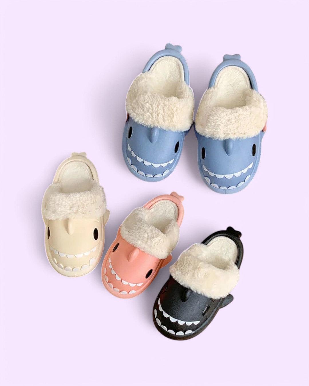 MiniFins™ – Sandálias de tubarão fofas e aconchegantes para o inverno