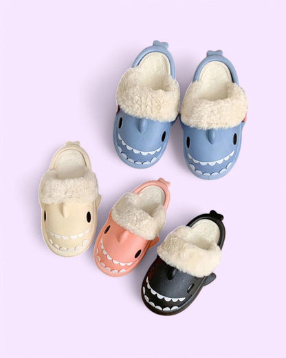 MiniFins™ – Sandálias de tubarão fofas e aconchegantes para o inverno